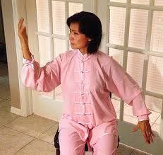 Seated Qigong Movement_woman in pink